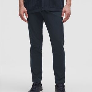 Lululemon ABC Slim-Fit 5 Pocket Pant
32L